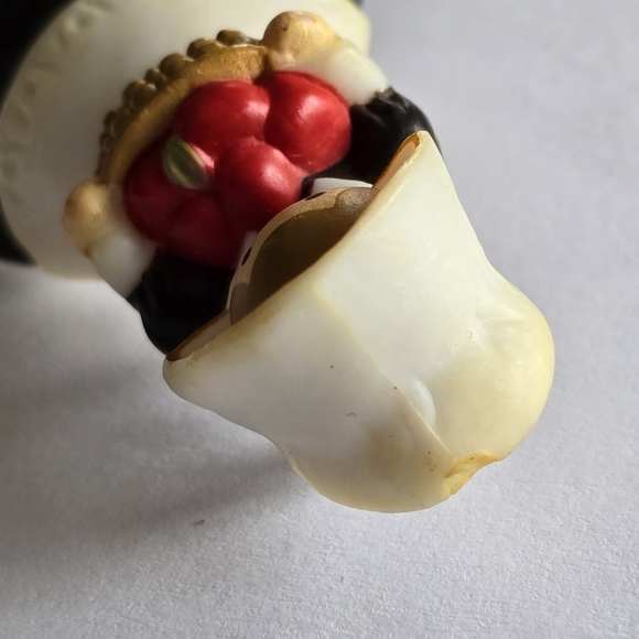 Vintage pilgrim brooch Thanksgiving holiday pin Hallmark Cards Inc. - Picture 7 of 10